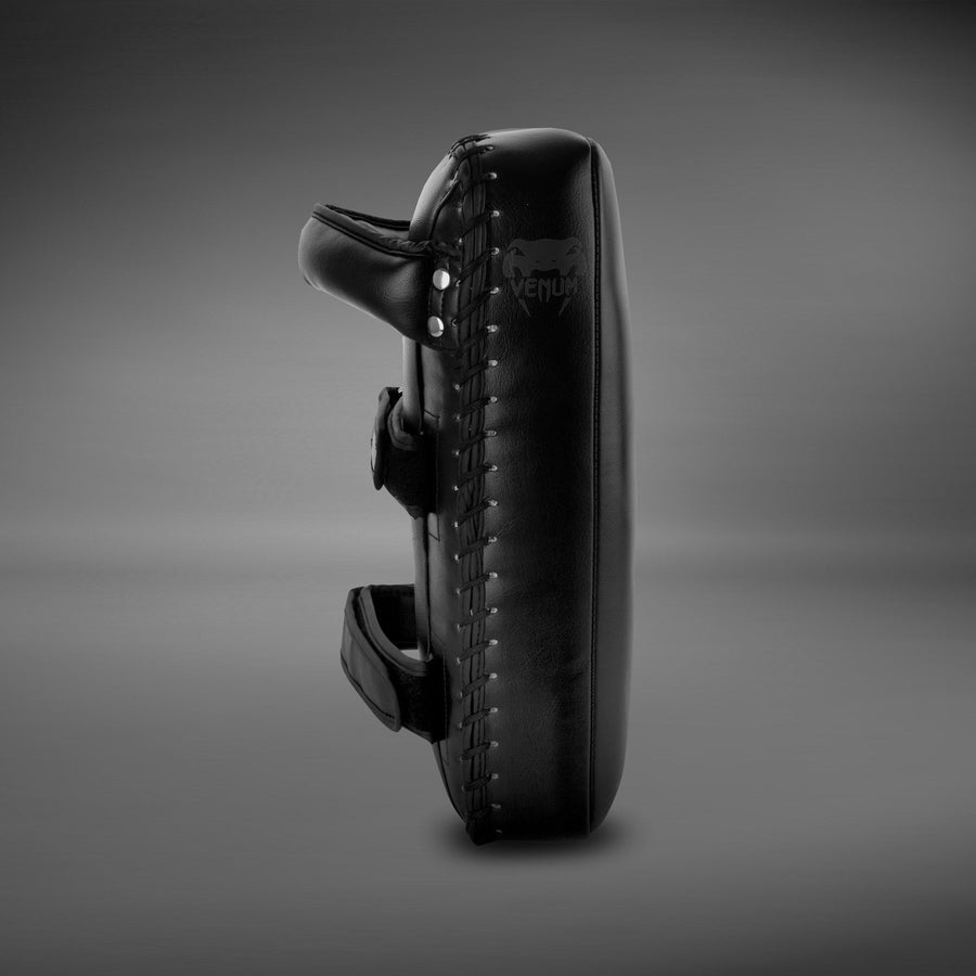 Venum Giant Kick Pads - Black/Black (Pair) — product view 2
